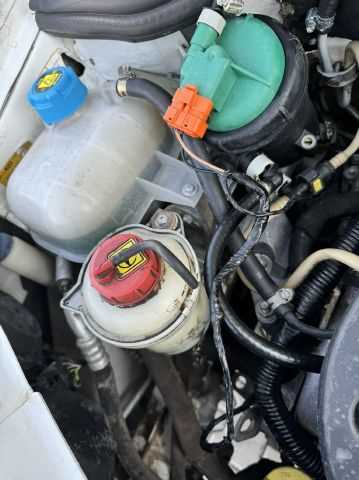 fiat palio çıkma su bidonu